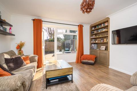 2 bedroom end of terrace house for sale, Wilton Gardens, Walton-On-Thames