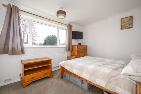 2 bedroom end of terrace house for sale, Wilton Gardens, Walton-On-Thames