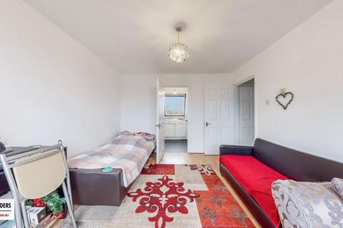 24b Hay Close, London, E15 4HN