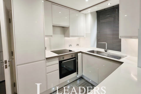 Studio to rent, Windsor Street