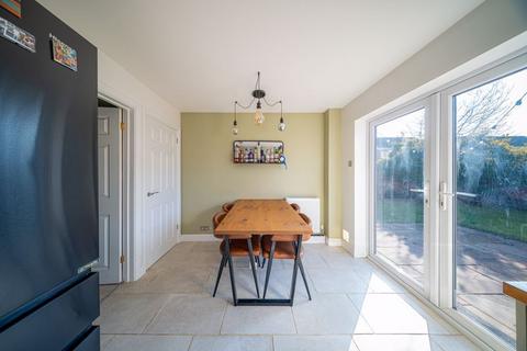 5 Acacia Crescent, Trowbridge, BA14 9SZ