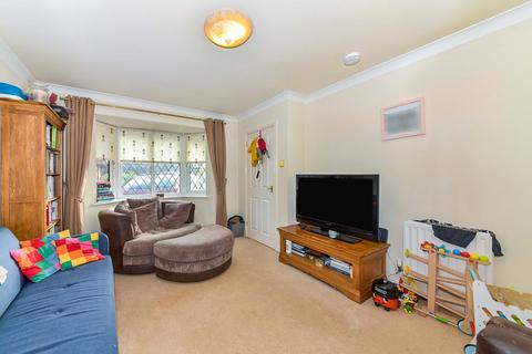 3 bedroom semi-detached house to rent, Shelley Close, Stamford