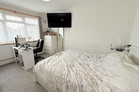 2 bedroom maisonette for sale, Carlton Close, Northolt