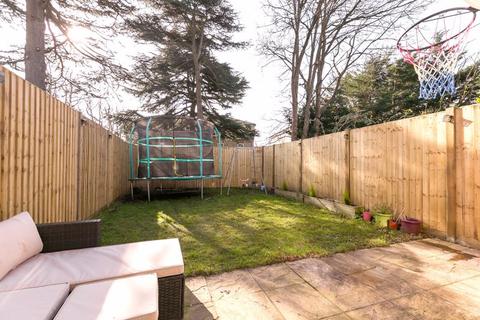 57 Nicola Close, South Croydon, CR2 6NA