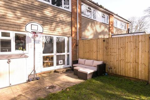 57 Nicola Close, South Croydon, CR2 6NA