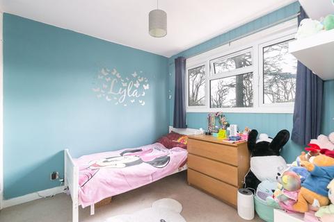 57 Nicola Close, South Croydon, CR2 6NA