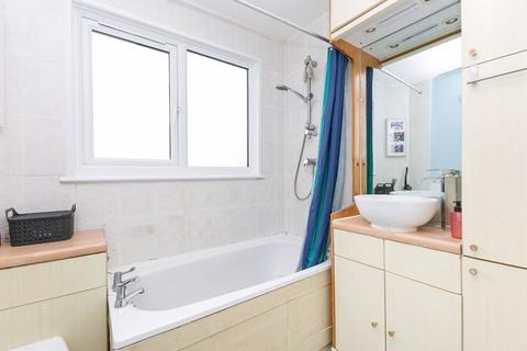 57 Nicola Close, South Croydon, CR2 6NA