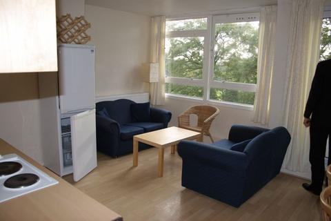 4 bedroom flat to rent, 4 Bedroom to let in Roehampton, Roehampton