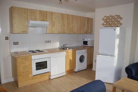 4 bedroom flat to rent, 4 Bedroom to let in Roehampton, Roehampton