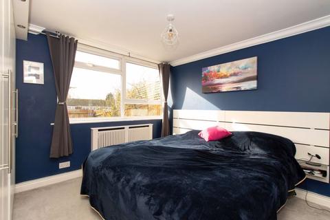 2 bedroom maisonette for sale, Sutton Close, Tring