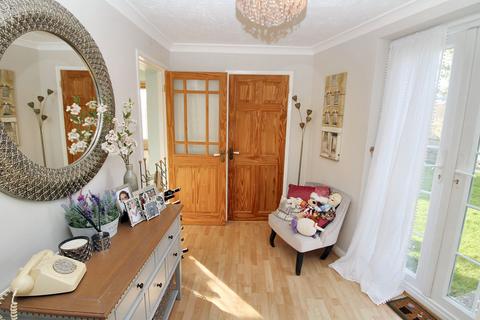 8 Copners Drive, Holmer Green, High Wycombe, HP15 6SG