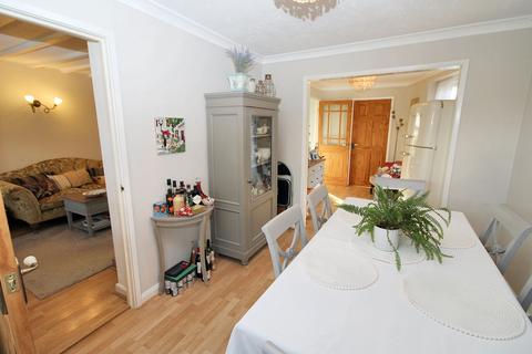8 Copners Drive, Holmer Green, High Wycombe, HP15 6SG