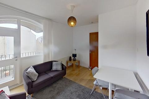 undefined, Brown's Close, Edinburgh, EH8