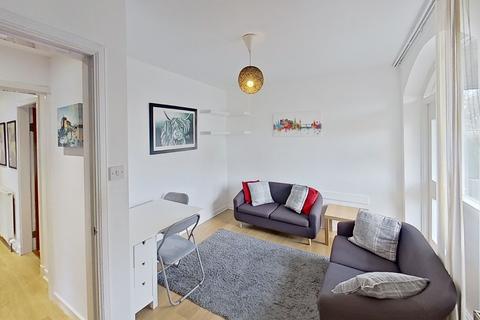undefined, Brown's Close, Edinburgh, EH8