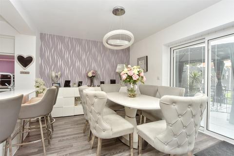 19 Knowle Avenue, Bexleyheath, DA7 5LP