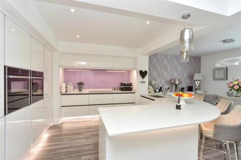19 Knowle Avenue, Bexleyheath, DA7 5LP