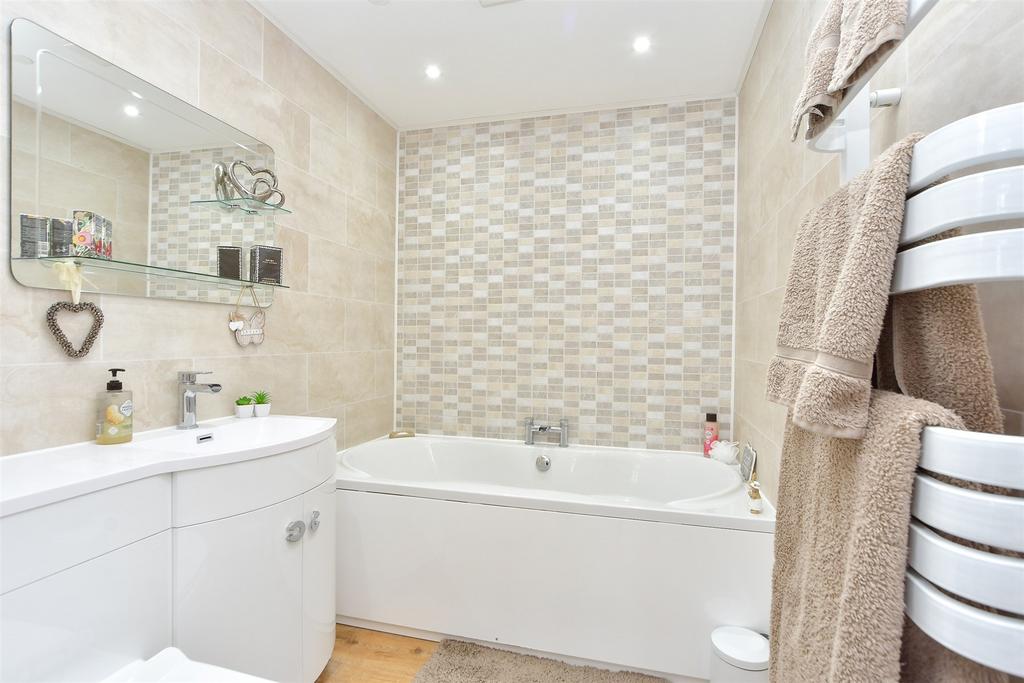En-Suite Bathroom