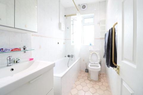 2 bedroom apartment for sale, Edgware HA8