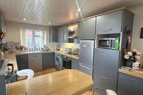5 Downland Road, Upper Beeding, Steyning, BN44 3JS