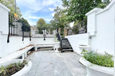 1 bedroom apartment to rent, The Mall, London W5