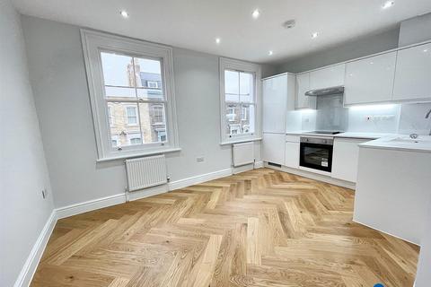 2 bedroom flat to rent, Roman Road, Bow