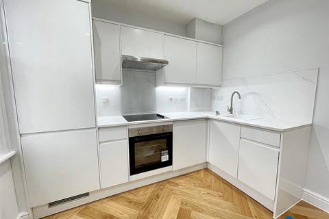 2 bedroom flat to rent, Roman Road, Bow