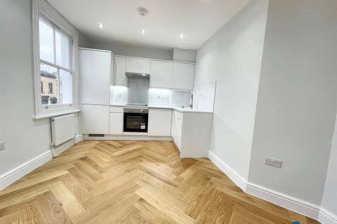 2 bedroom flat to rent, Roman Road, Bow