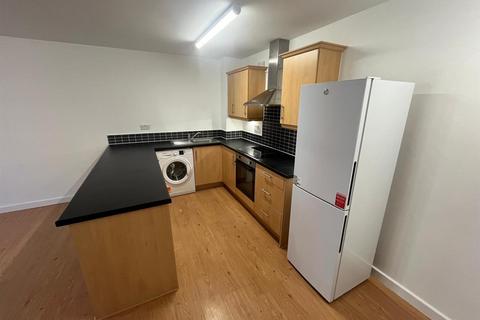 2 bedroom flat to rent, New Hall Lane, Preston