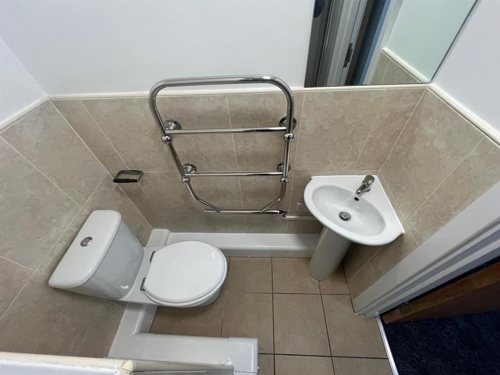 Ensuite 1.jpg