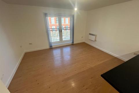 2 bedroom flat to rent, New Hall Lane, Preston