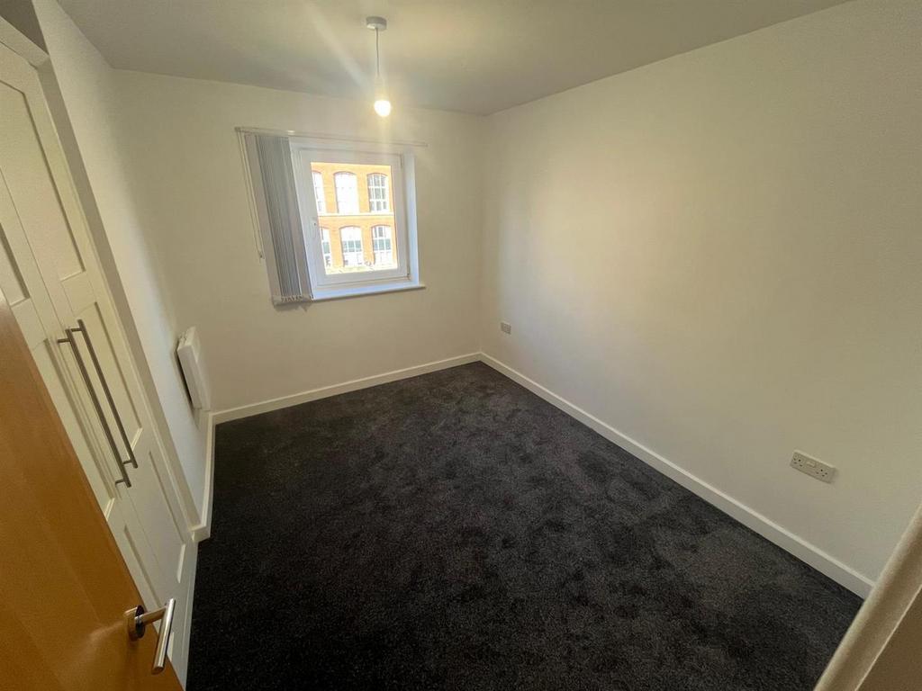 Bedroom 1.jpg
