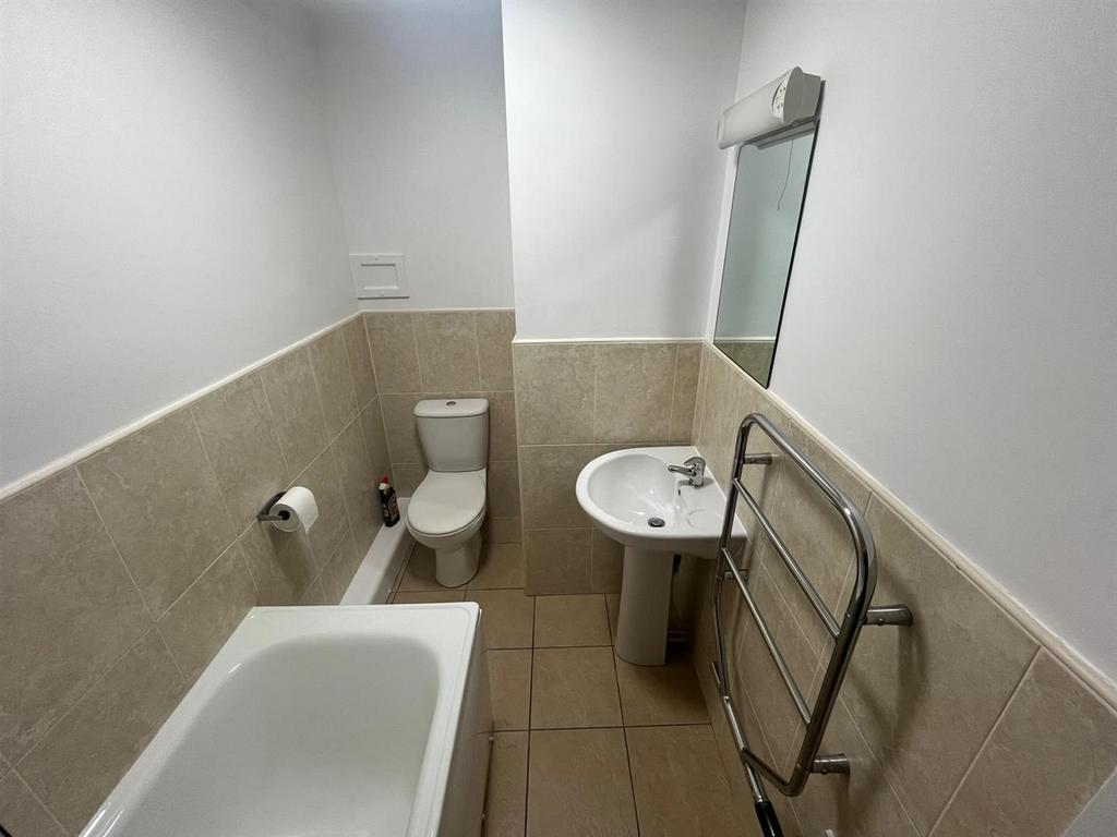 Bathroom 1.jpg