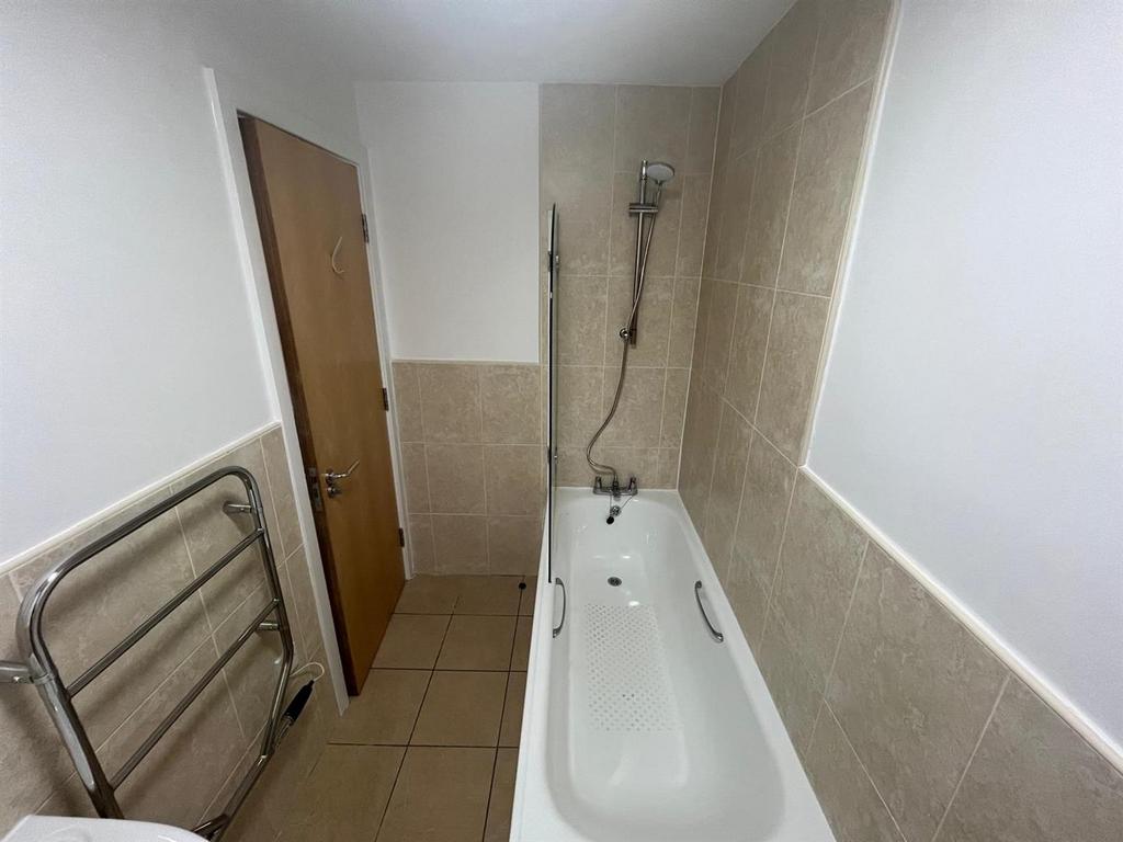 Bathroom 2.jpg