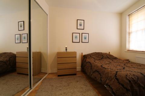 Studio to rent, Warren Street, London W1T