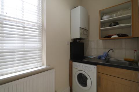 Studio to rent, Warren Street, London W1T