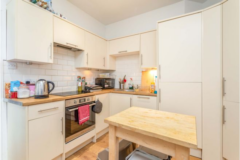Apartment in London - More