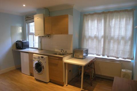 Ground floor flat to rent, RUSSELL ROAD, WEST HENDON, NW9