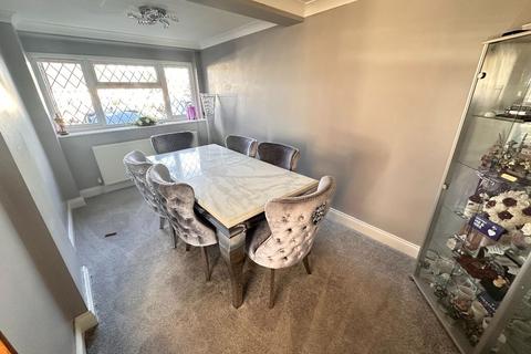 5 bedroom detached house for sale, May Avenue, Canvey Island