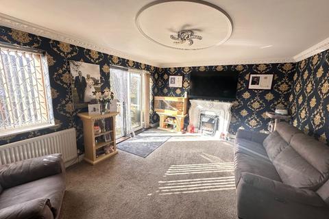 5 bedroom detached house for sale, May Avenue, Canvey Island