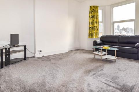 2 bedroom apartment to rent, London N12