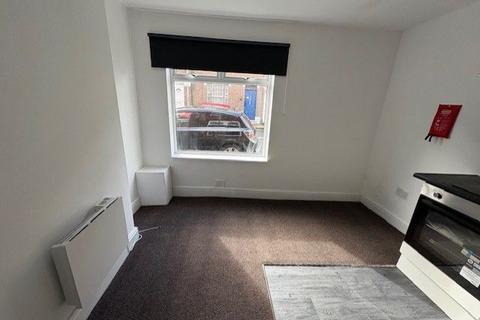 Studio to rent, C Hibbert Street, Luton