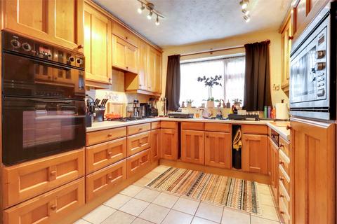 4 bedroom detached house for sale, Bay View Court, Bay View Road, Northam, Bideford, EX39