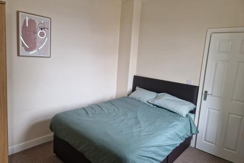 1 bedroom in a house share to rent, Room 6