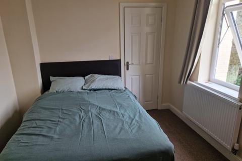 1 bedroom in a house share to rent, Room 6