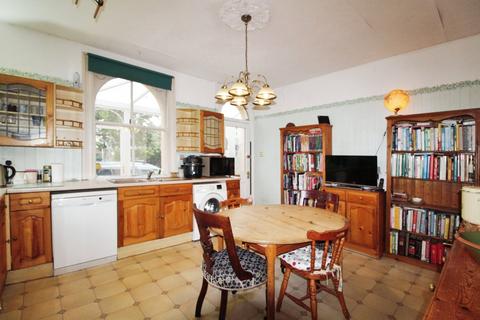 4 bedroom detached house for sale, Barwick Road, West Yorkshire LS15