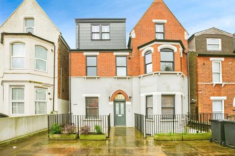 3 bedroom flat for sale, Croydon Road, London SE20