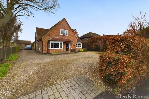 4 bedroom detached house for sale, Main Road, Hull HU12