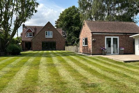 4 bedroom detached house for sale, Main Road, Hull HU12