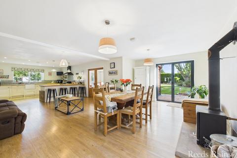 4 bedroom detached house for sale, Main Road, Hull HU12