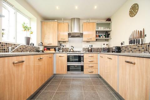 2 bedroom apartment for sale, Castle Lodge Gardens, Leeds LS26